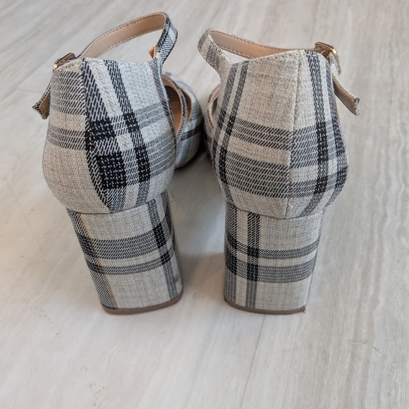 Journee Collection Black & White Plaid Mary Jane Block Heels - Picture 3 of 7